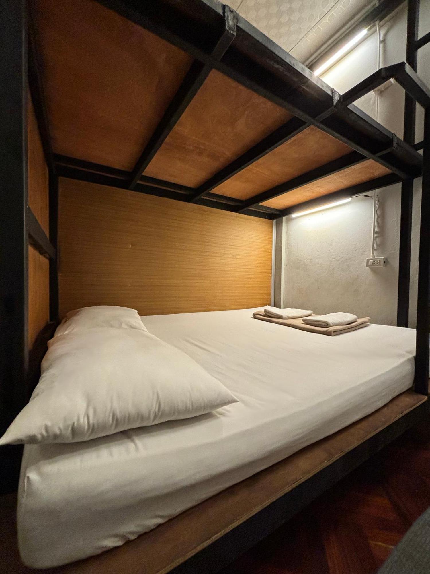 Hansa Hostel Bangkok Khaosan Екстер'єр фото